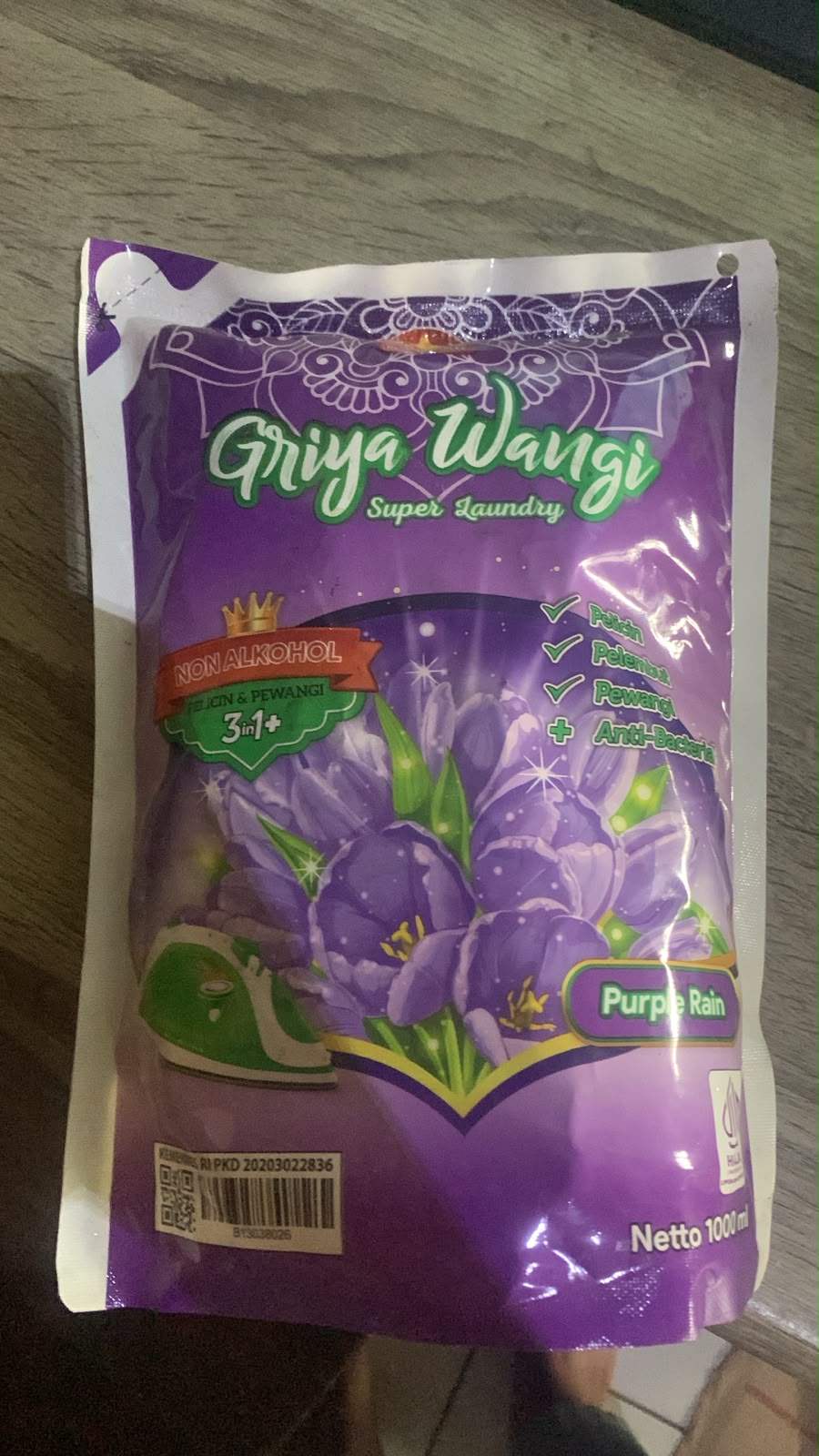 Pelicin dan Pewangi Pakaian 1 Liter Purple Rain